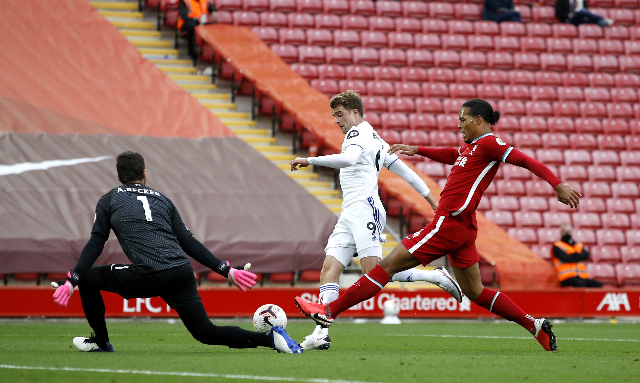 用球队中明 用球队中明