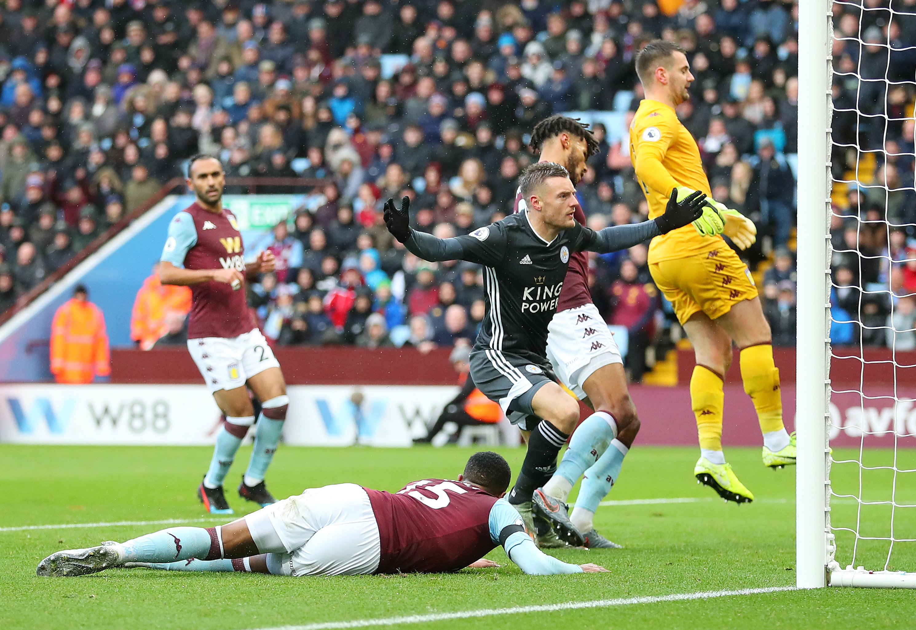 张凌赫的举 张凌赫的举